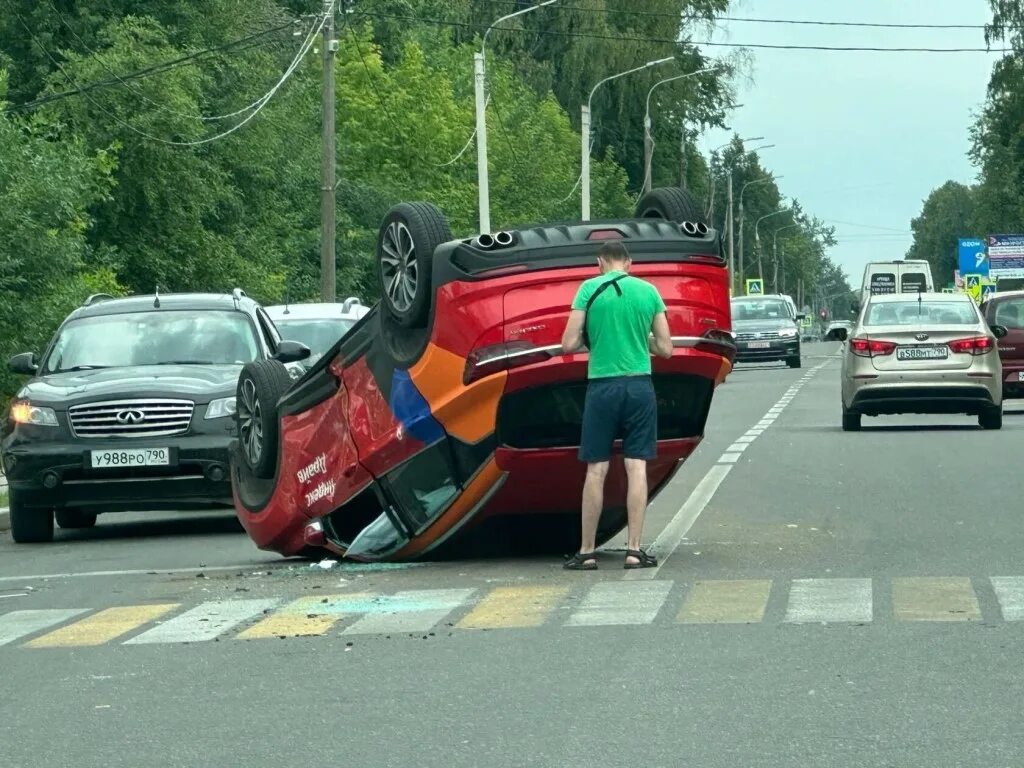 Авария в электростали сегодня. Машина на перекрестке.