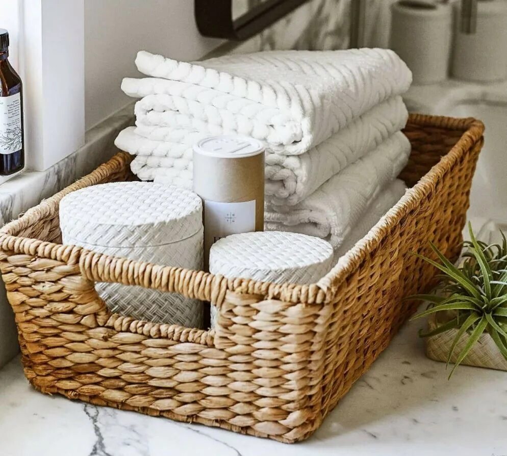 Корзина для полотенец. Плетеные корзины для ванной. Плетеная корзина в ванную. Плетеная корзина для полотенец в ванную. Плетеные корзины в интерьере.