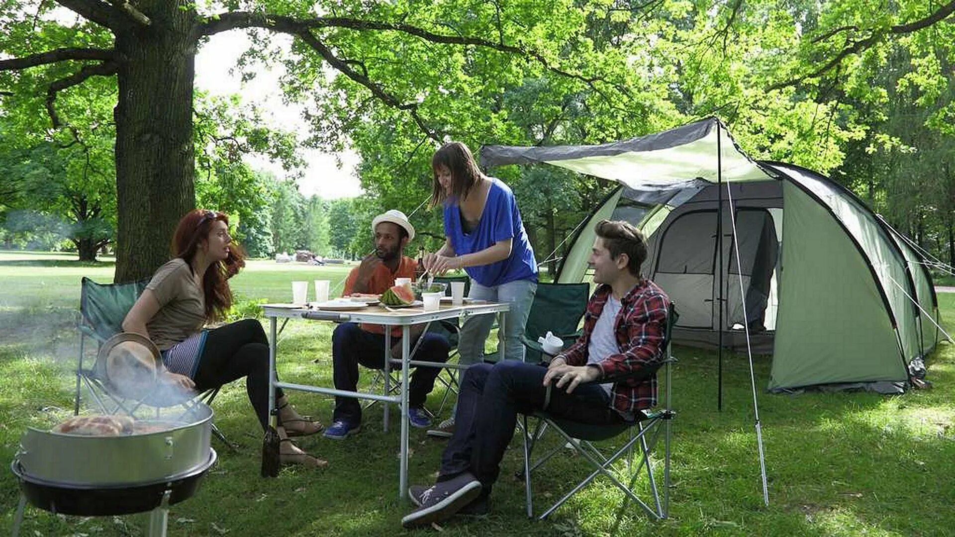 Outdoor camping. Outside camp. Палатки для палаточного лагеря. Кемпинг. Кемпинг в лесу.
