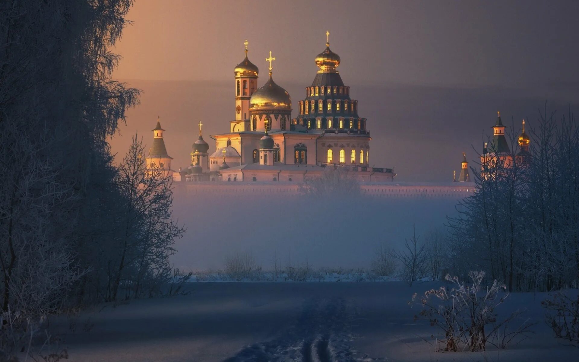 Лавра православные монастыри. Новоиерусалимский монастырь зима. Новоиерусалимский монастырь в Истре. Истра новый Иерусалим монастырь. Новоиерусалимский монастырь Истра зима.