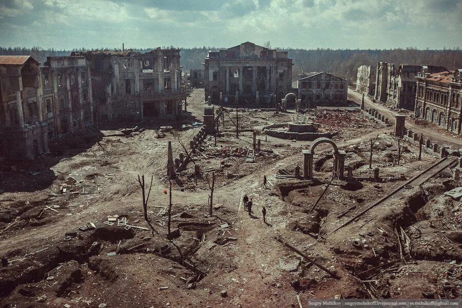 Сталинградская битва город после битвы. Разрушенный город после войны Волгоград. Руины Сталинграда 1942. Сталинград город после войны. Панорама руин Сталинграда в 1943 году.