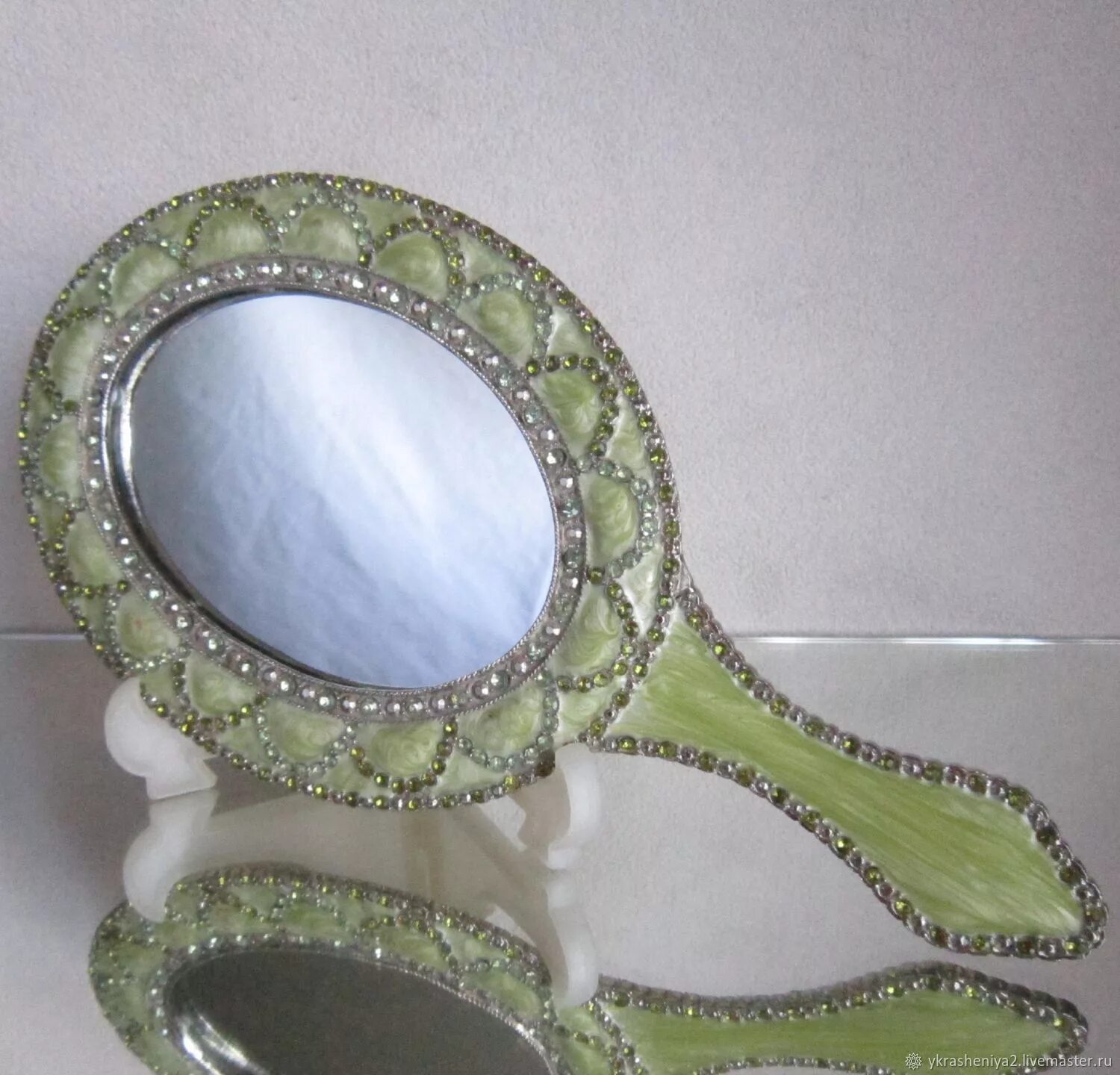 Механическое зеркало купить. Зеркало ручное. Ручное зеркальце. Женское зеркальце. Красивое ручное зеркало.