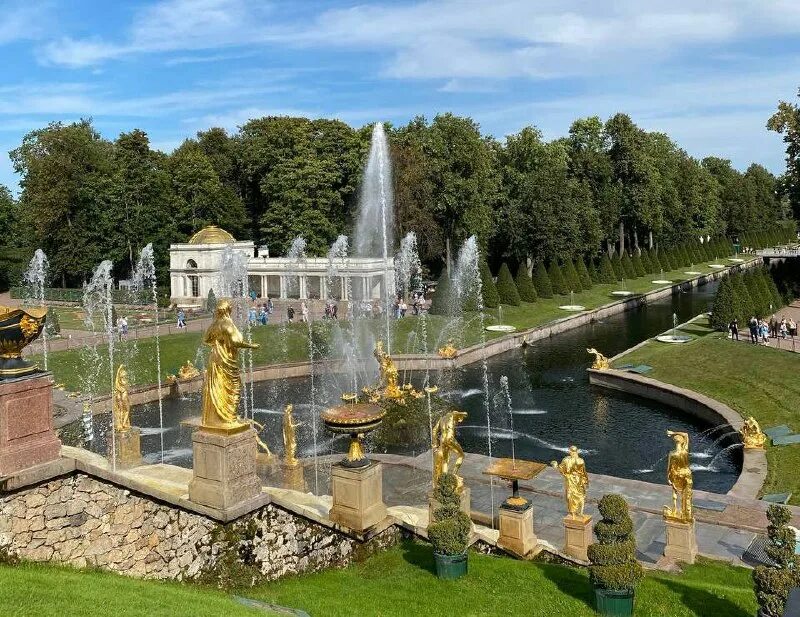 Петергоф дворик. Петергоф дворик