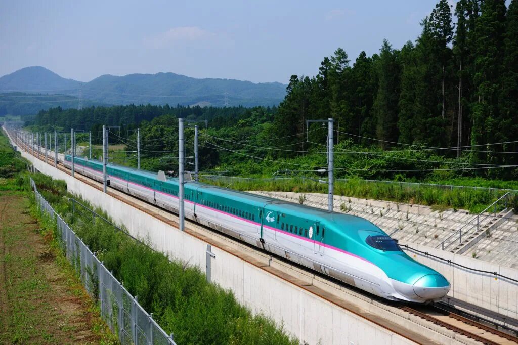 Железные дороги японии. Высокоскоростные поезда Япония, Shinkansen. Японский скоростной поезд Синкансэн. Поезд Синкансен в Японии. Железнодорожная магистраль Синкансен.