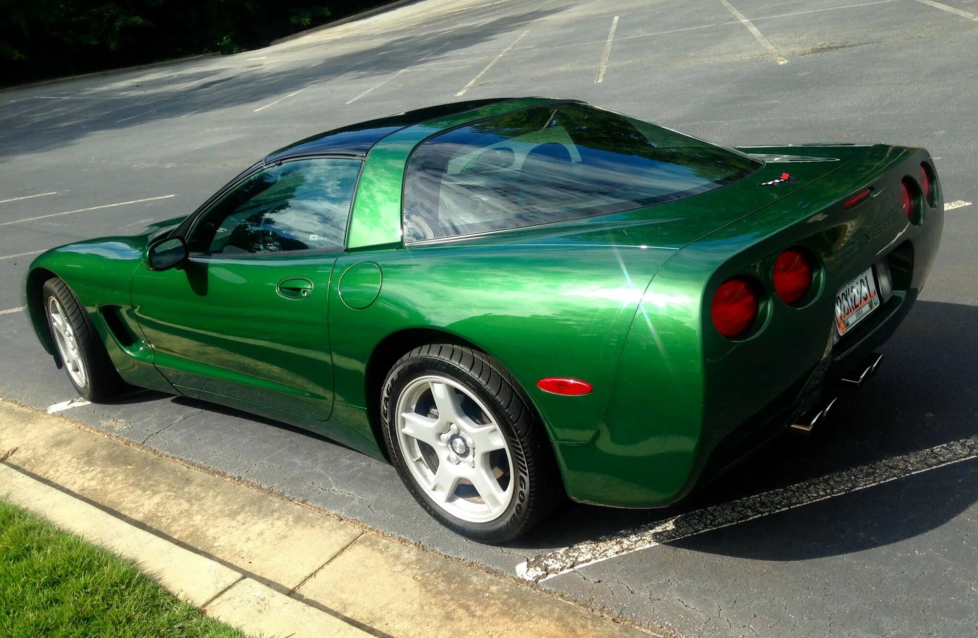 Шевроле Корвет зеленый. Chevrolet Corvette zr1 зелёный. Chevrolet Corvette 2014 Green. Chevrolet zr1 Corvette темно зеленая.