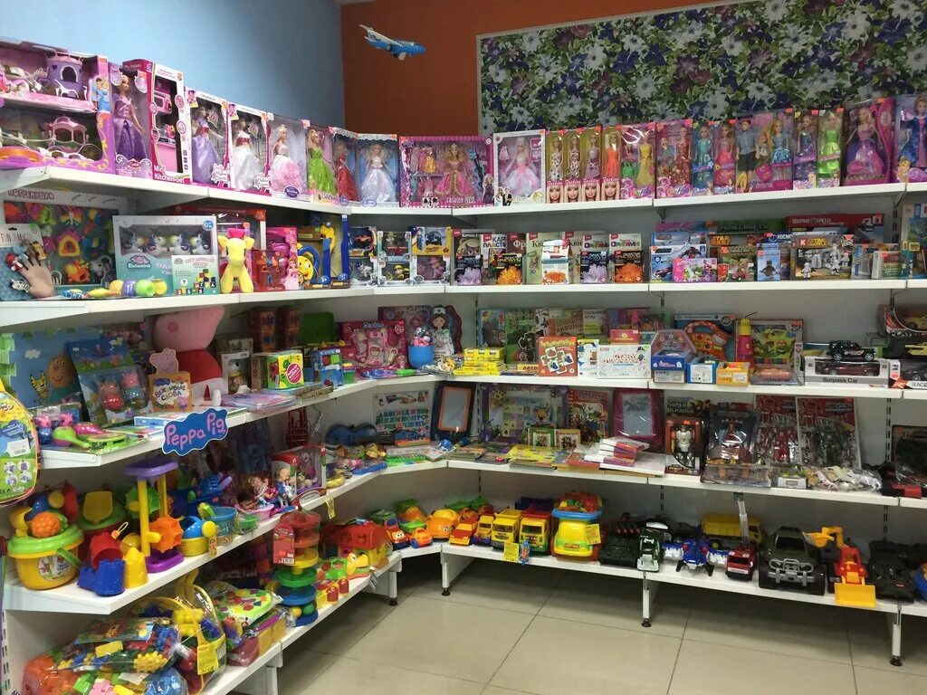 заброшенный магазин игрушек. детский магазин игрушечный. интерьер детского магазина игрушек. магазин интересных игрушек. детские игрушки.