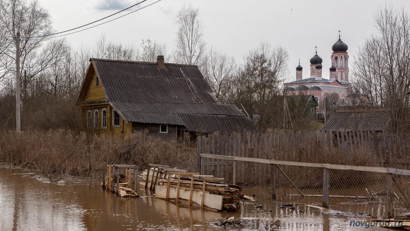 Погода в крестцах новгородской области на 10. Крестцы Новгородская область. Наводнение поселок Крестцы. Потоп в Крестцах. Льнозавод Крестцы.