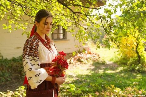 Песня плача молода дивчина
