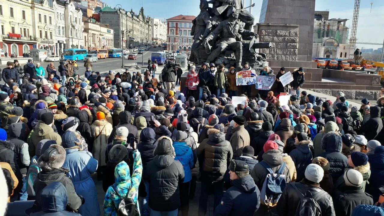 Митинг Владивосток Навальный. Протесты во Владивостоке. Митинг во Владивостоке сейчас. Митинг во Владивостоке 2008. Города россии митинг