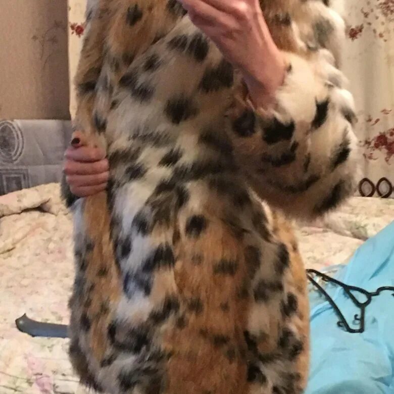 Шуба из экомеха под рысь. Шуба из искусственного меха под рысь. Шуба рысь экомех. Шапка из рыси женская. Короткая шуба из рыси.