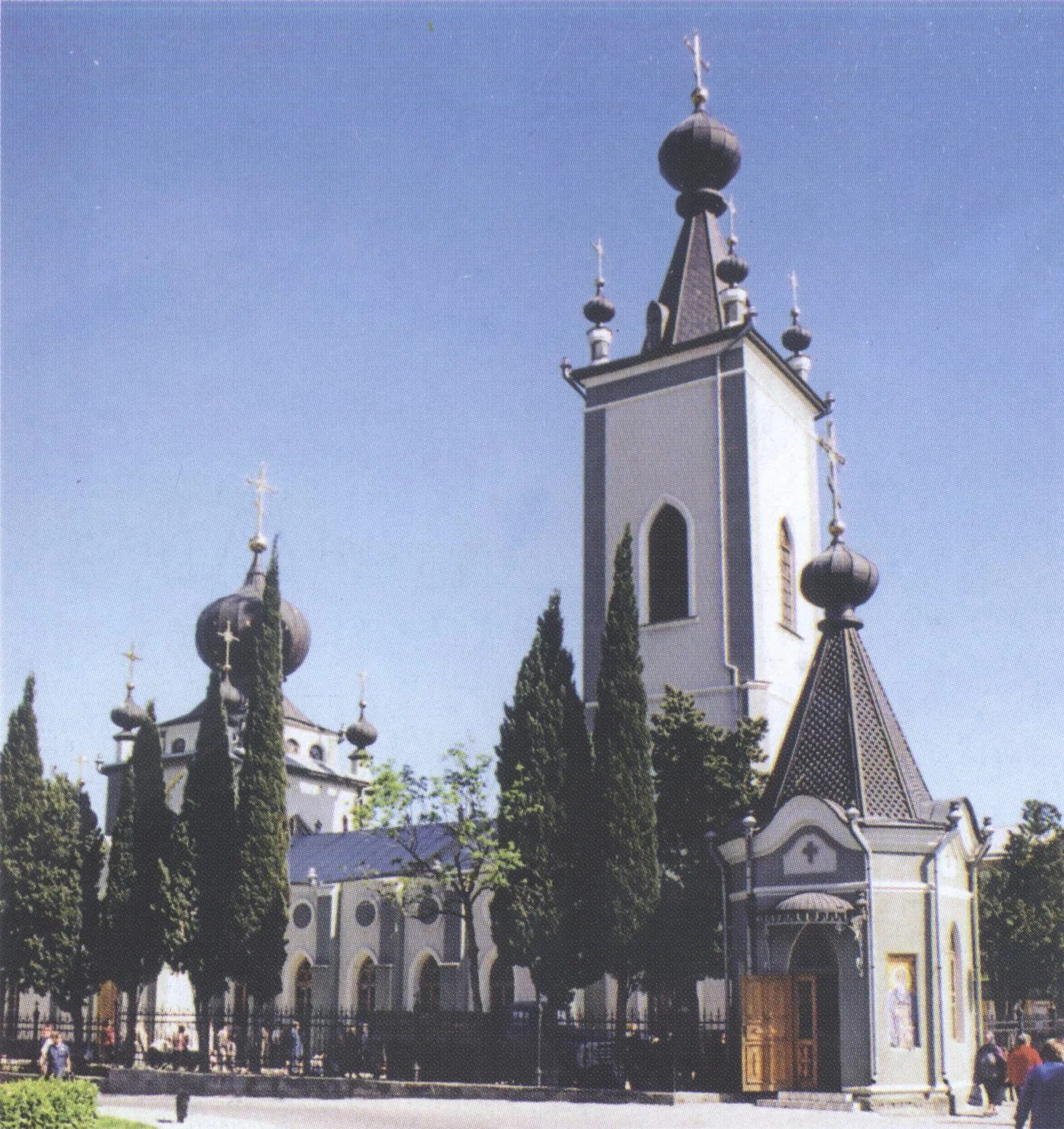 Храм всех крымских святых в алуште. Алушта храм на ул хромых. Церковь всех крымских святых и феодора стратилата алушта. Храм во имя всех крымских святых, алушта. Храм в алуште царственных мучеников.