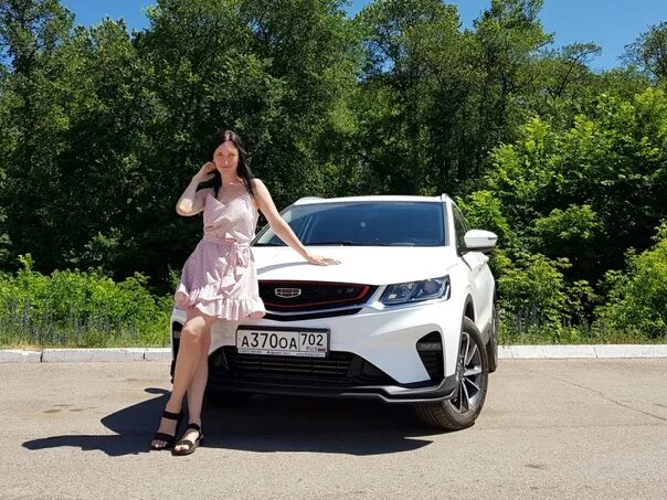 Coolray модель. Geely coolray девушка. geely для девушки. geely coolray club. машина coolray.
