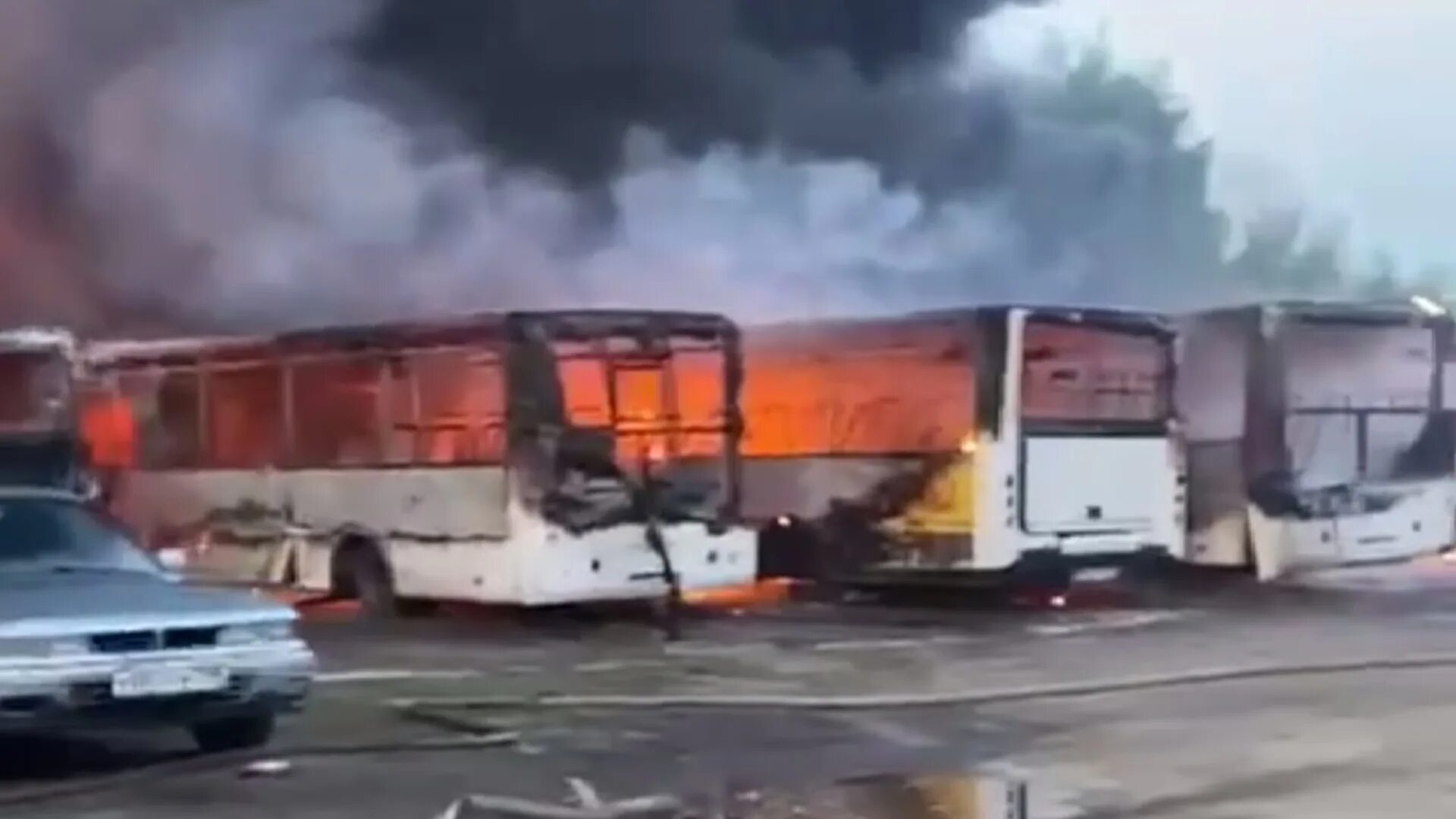Нападение в ногинске. В Ногинске сгорели автобусы. Поджог автопарка в Ногинске. Ногинск пожар автопарк.