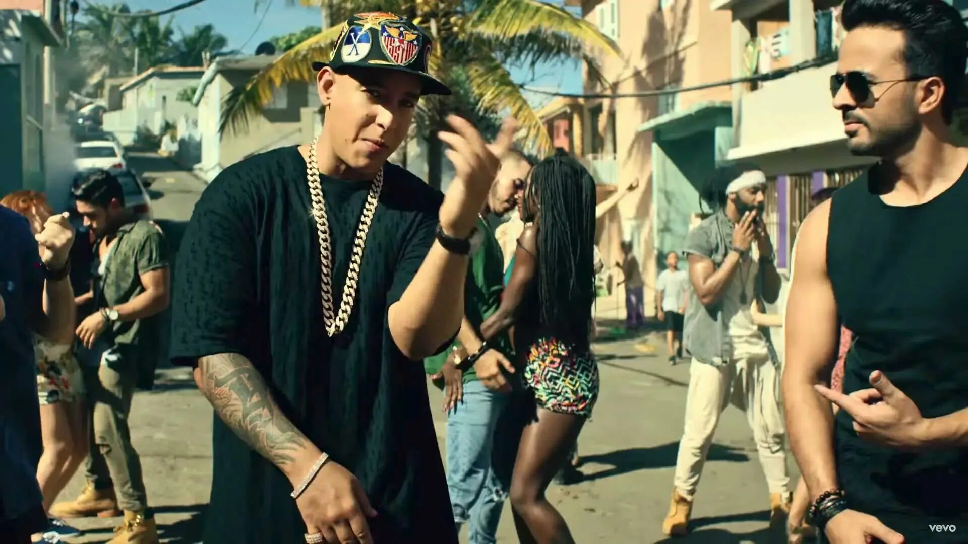 Despacito песня слушать. Despacito луиса фонси.. луис фонси и дэдди янки. daddy yankee пасито. fonsi daddy yankee.
