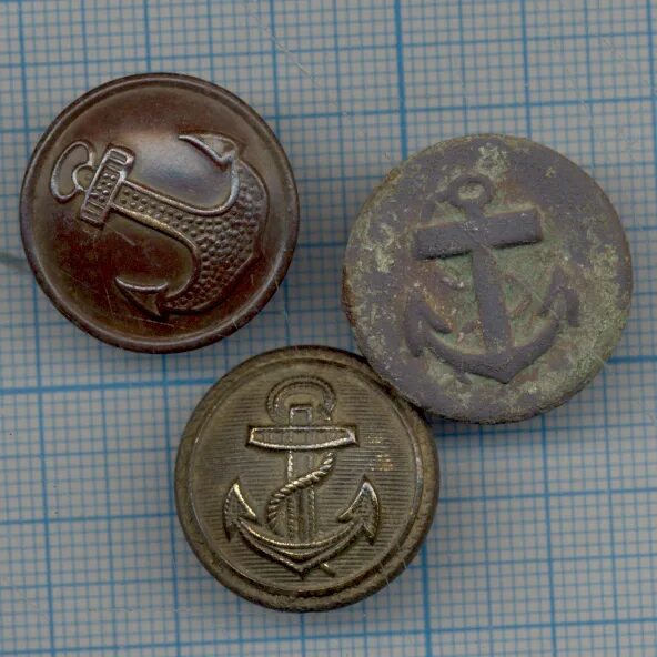 Якорь вмф зол. Медная пуговица с якорем. Пуговица морская царская чикинь. Пуговица с якорем старинная. Пуговица с якорем позолоченная.
