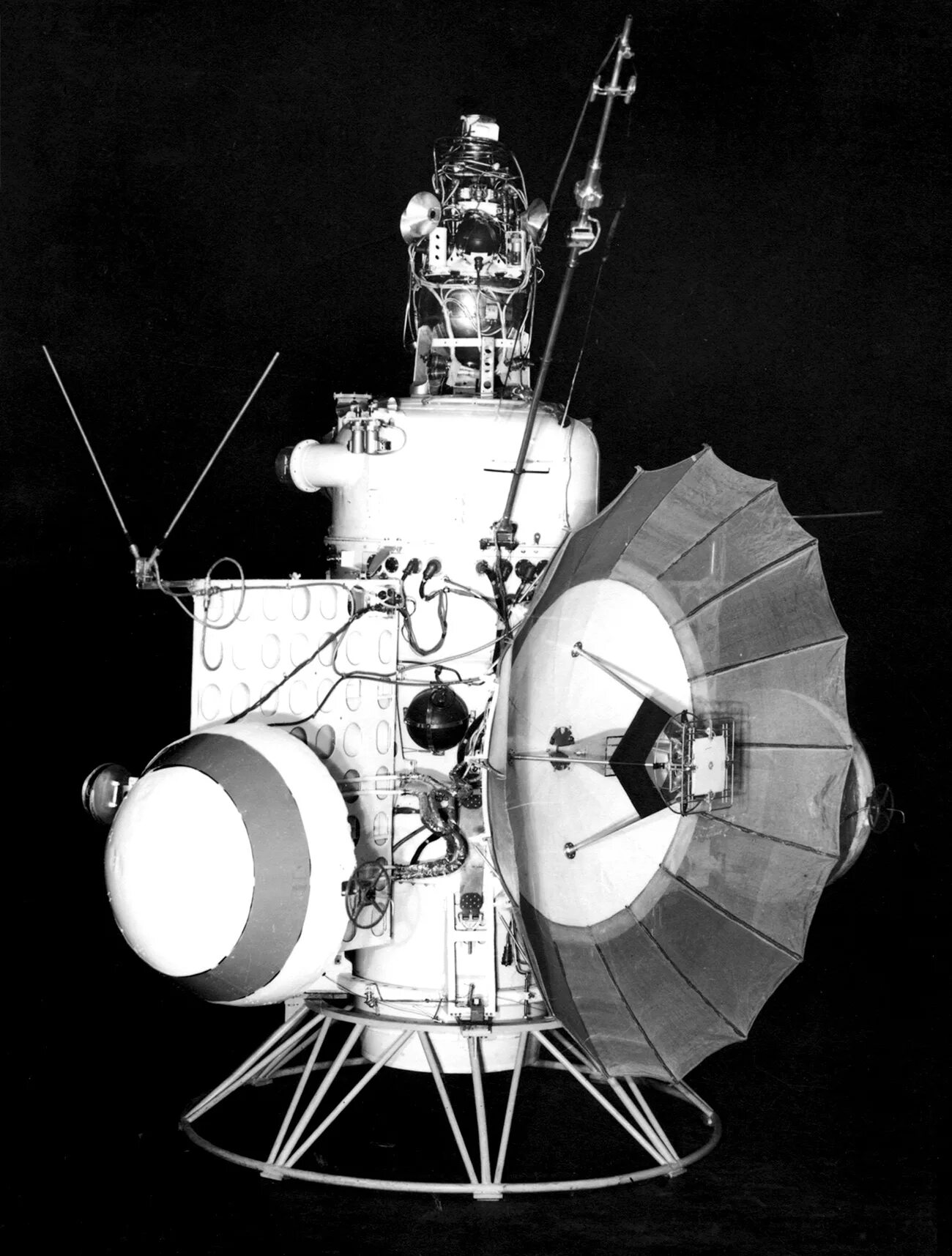 Марс-1 автоматическая межпланетная станция.