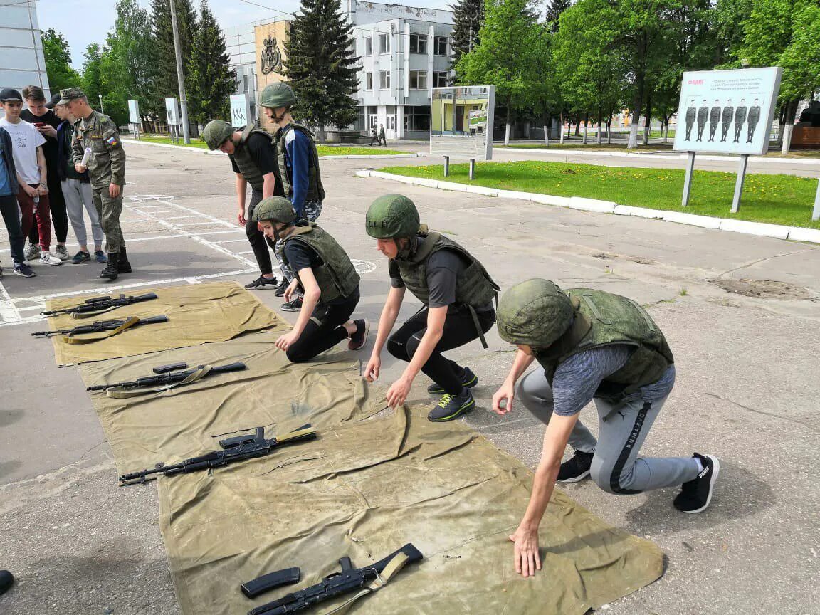 Сколько пройдут военные сборы. Школьные военные сборы. Военные сборы в 10 классе. Школьные военные сборы 10 класс. Учебные военные сборы в школе.