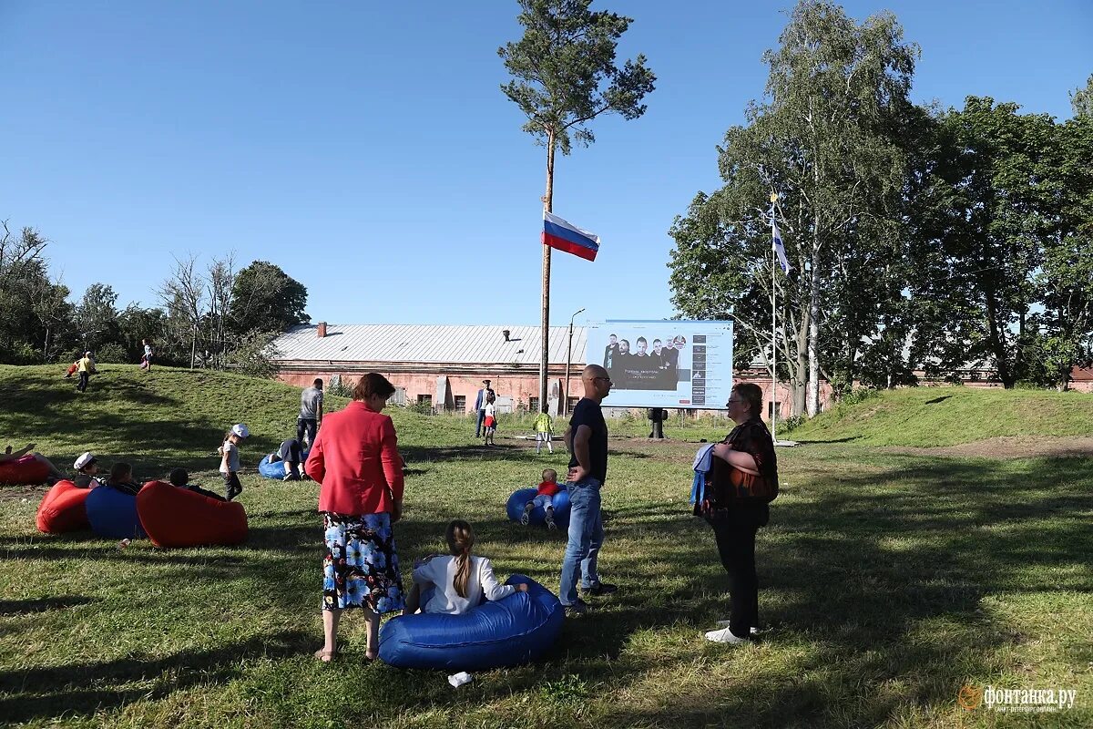 Дочь шойгу открывает форты в кронштадте. Шойгу Кронштадт. Дочка Шойгу Кронштадт. Парк в Кронштадте Дочки Шойгу. Кронштадтские Форты Шойгу.