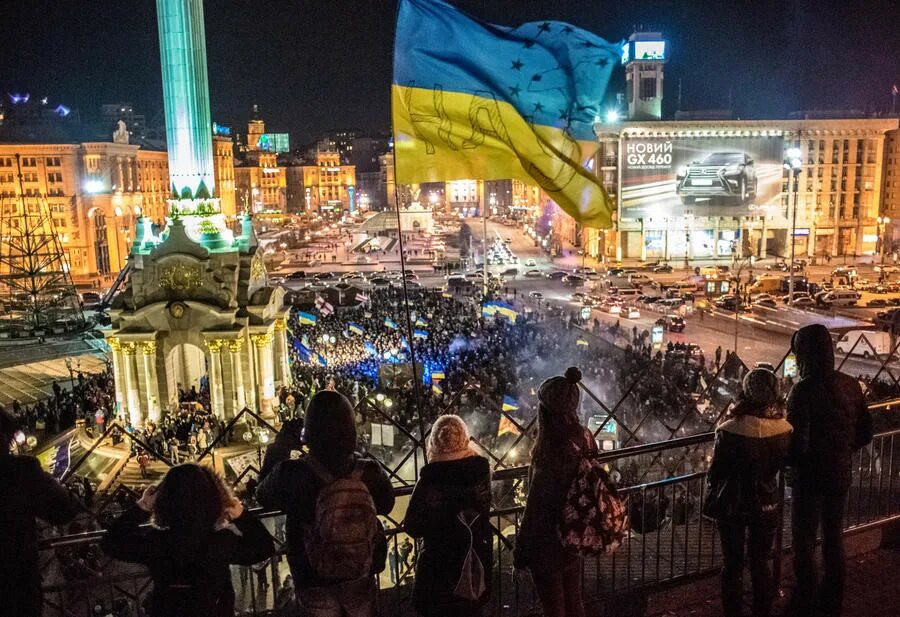 Киев площадь независимости Евромайдан. Евромайдан 2014. Площадь в Киеве. Оранжевая революция на Украине 2004 на Майдане. Майдан 2014 свободы. Покажи ей майдан