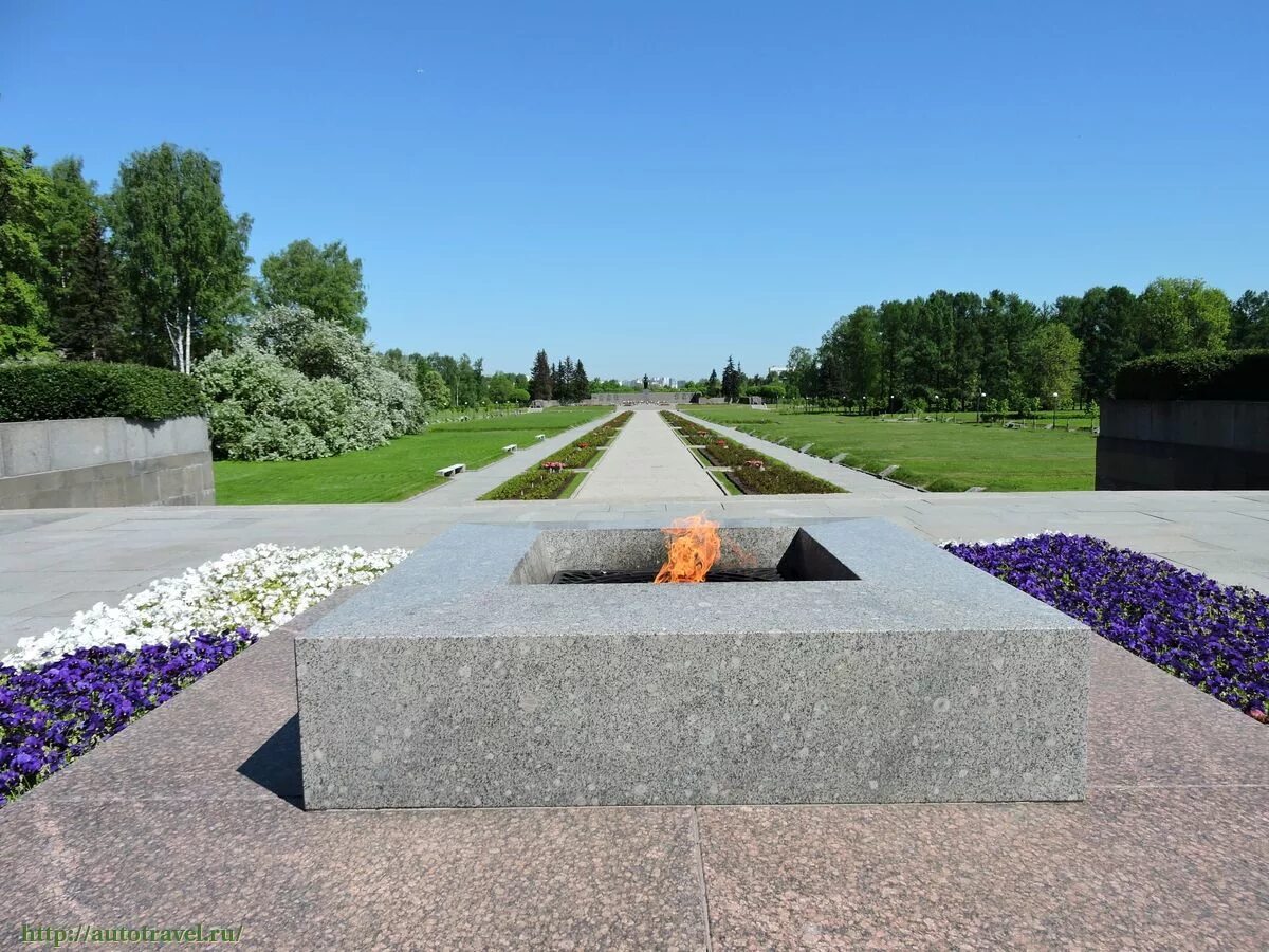 Памятник Пискаревское мемориальное кладбище. Мемориал на Пискаревском кладбище в Санкт-Петербурге. Мемориальный комплекс на Пискаревском мемориальном кладбище. Мемориальный комплекс на Пискаревском кладбище в с-Петербурге.