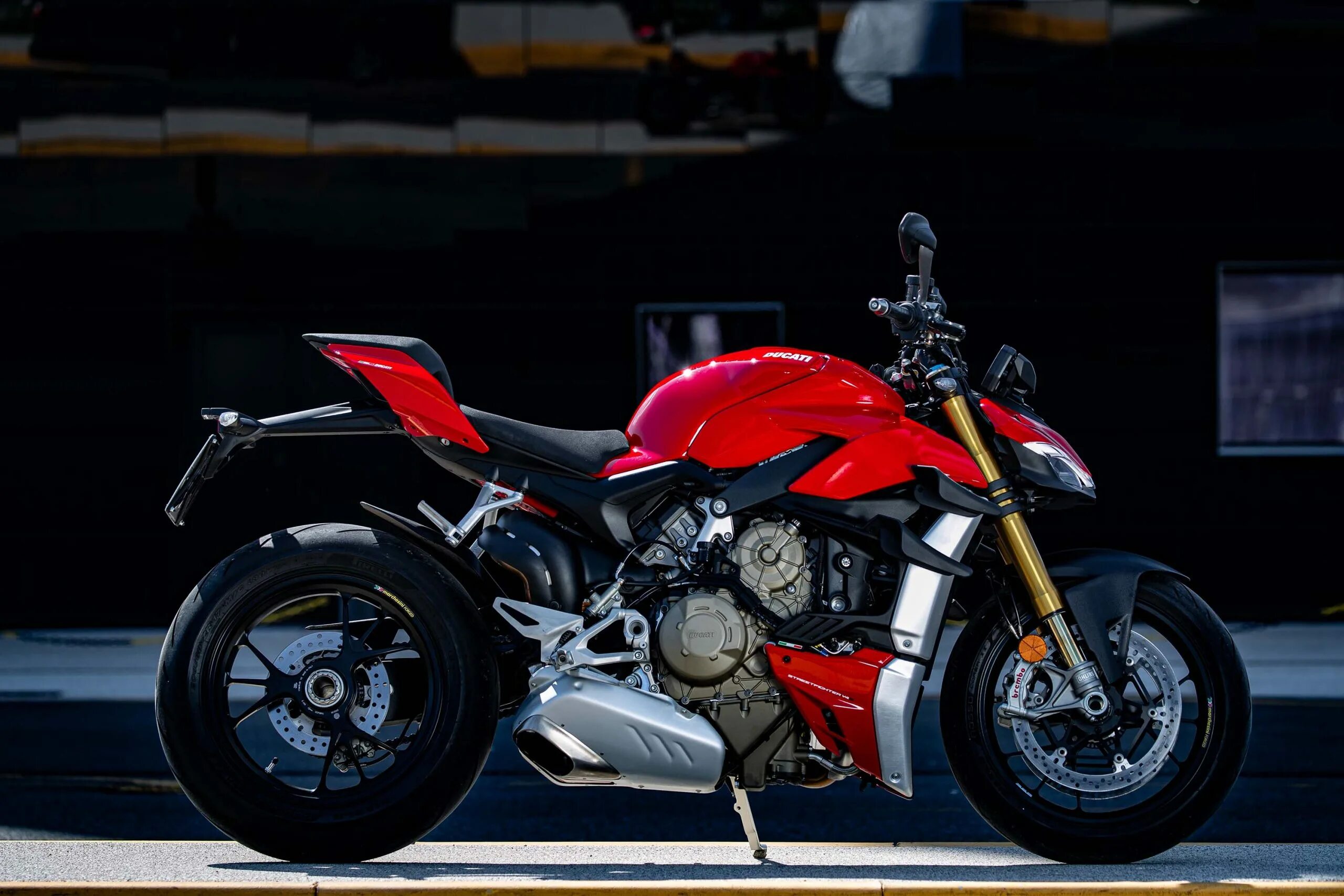 Стритфайтер 125 кубов. Ducati streetfighter v4 sp2. Ducati streetfighter v4s. Ducati streetfighter v4s. Ducati street fighter v4s.