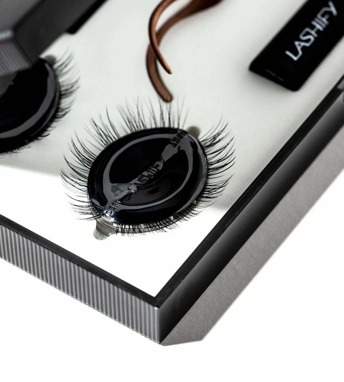 Luxury lashes. Ресницы Luxury. Lash ресницы. Luxury ресницы для наращивания. Light Volume ресницы.