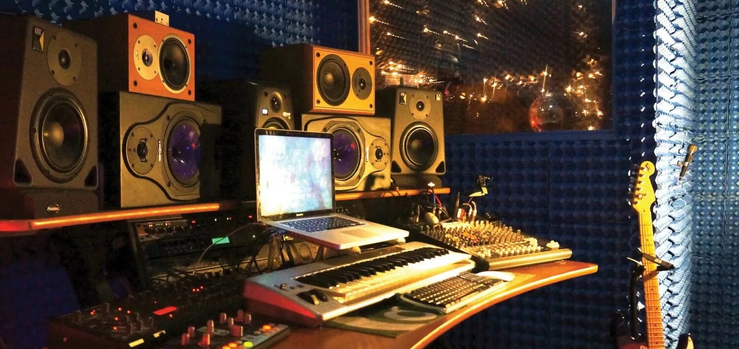 Npm studio. Студия для интервью. немецкие мониторы для студии. rap studio. studio monitors.