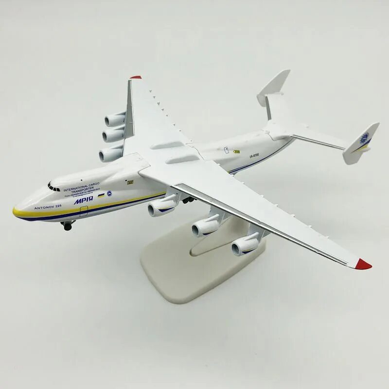 Ан 225 купить. Antonov 225. АН-225 Мрия модель 1 72. АН-225 Мрия Revell. Model an 225 Jason Tutu 1:400.