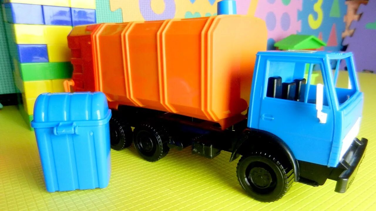 Синий трактор мусоровоз. Мусоровоз синий трактор мусоровоз.