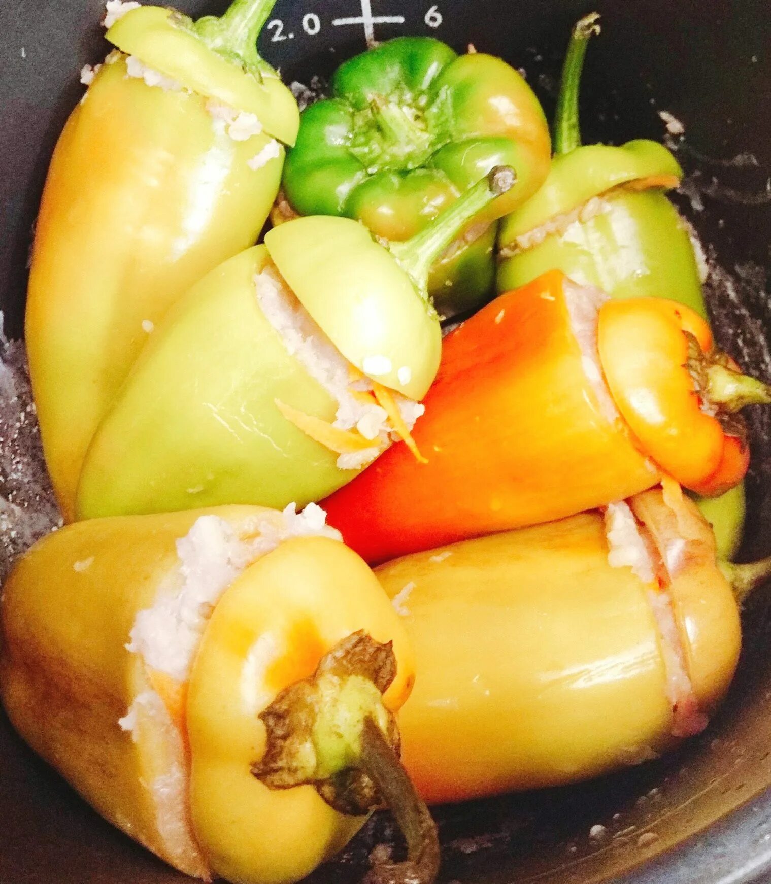 перец фаршир овощами. фаршированные перцы tupperware. пти-фарси фаршированные овощи. подготовка болгарского перца для фарширования. перец фаршированный овощами по-болгарски.