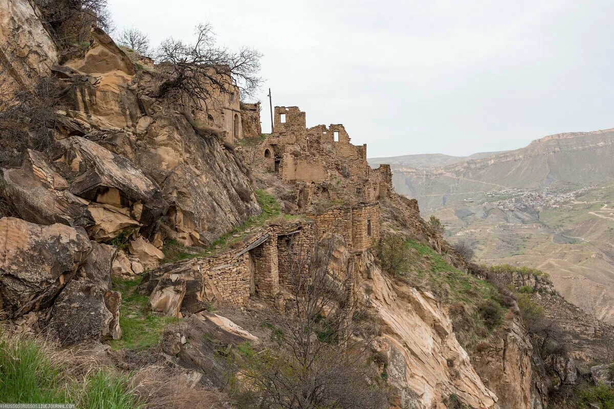 Новый карачай кчр. Дагестан аулы в горах. Горные аулы дагестана. Сайты аул. Сайты аул.