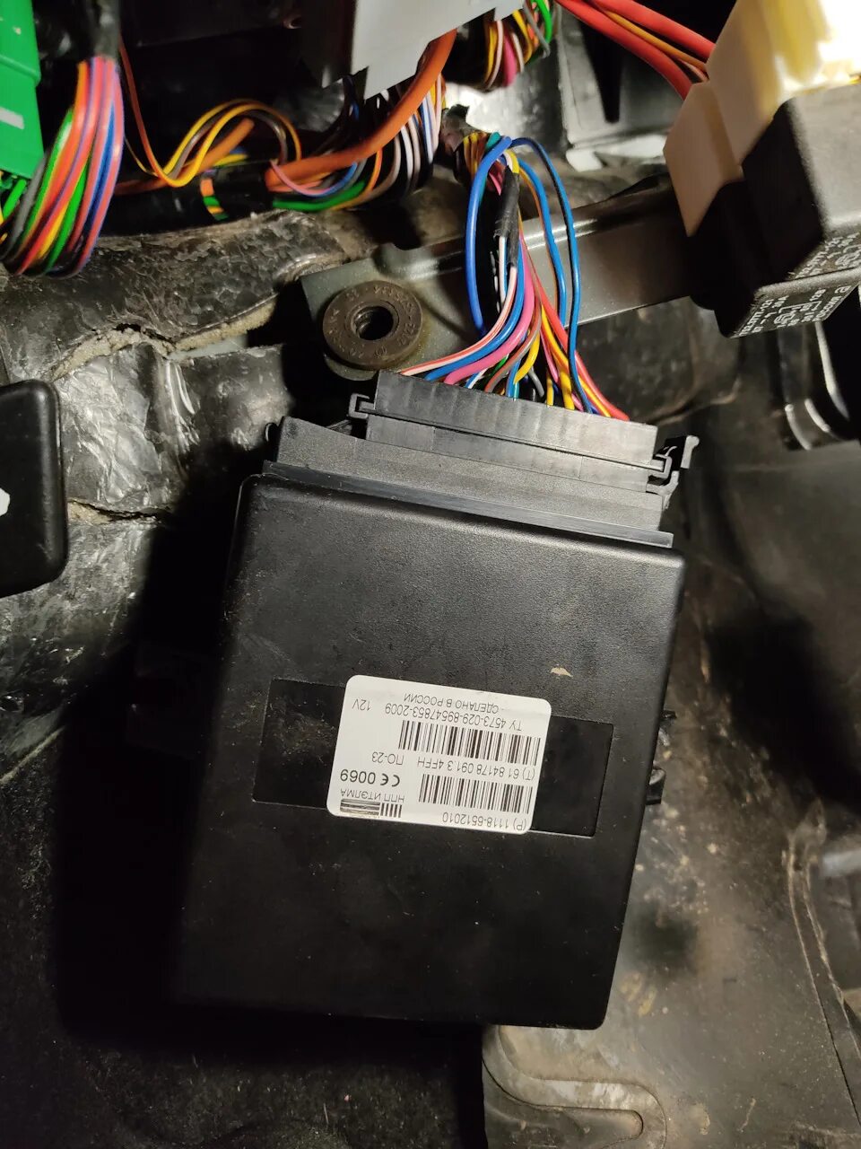 Центральный блок сигнализации нива шевроле. Автозапуск на ниве шевроле. Нива шевроле где блок сигнализации. Блок центрального замка нива шевроле 2006. Блок центрального замка нива 21214.