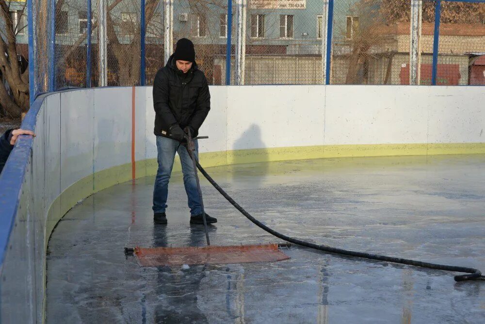 Каток горячей водой. Приспособление для заливки льда на улице. Приспособление для заливки льда на улице. Каток. Каток горячей водой.