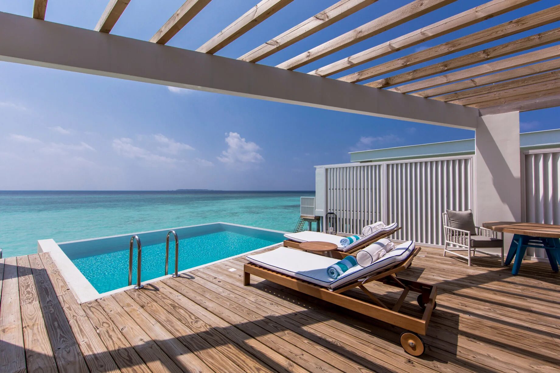Lagoon view. Амила отель мальдивы. amilla resort мальдивы. amilla maldives resort and residences 5*. lagoon water villa мальдивы.