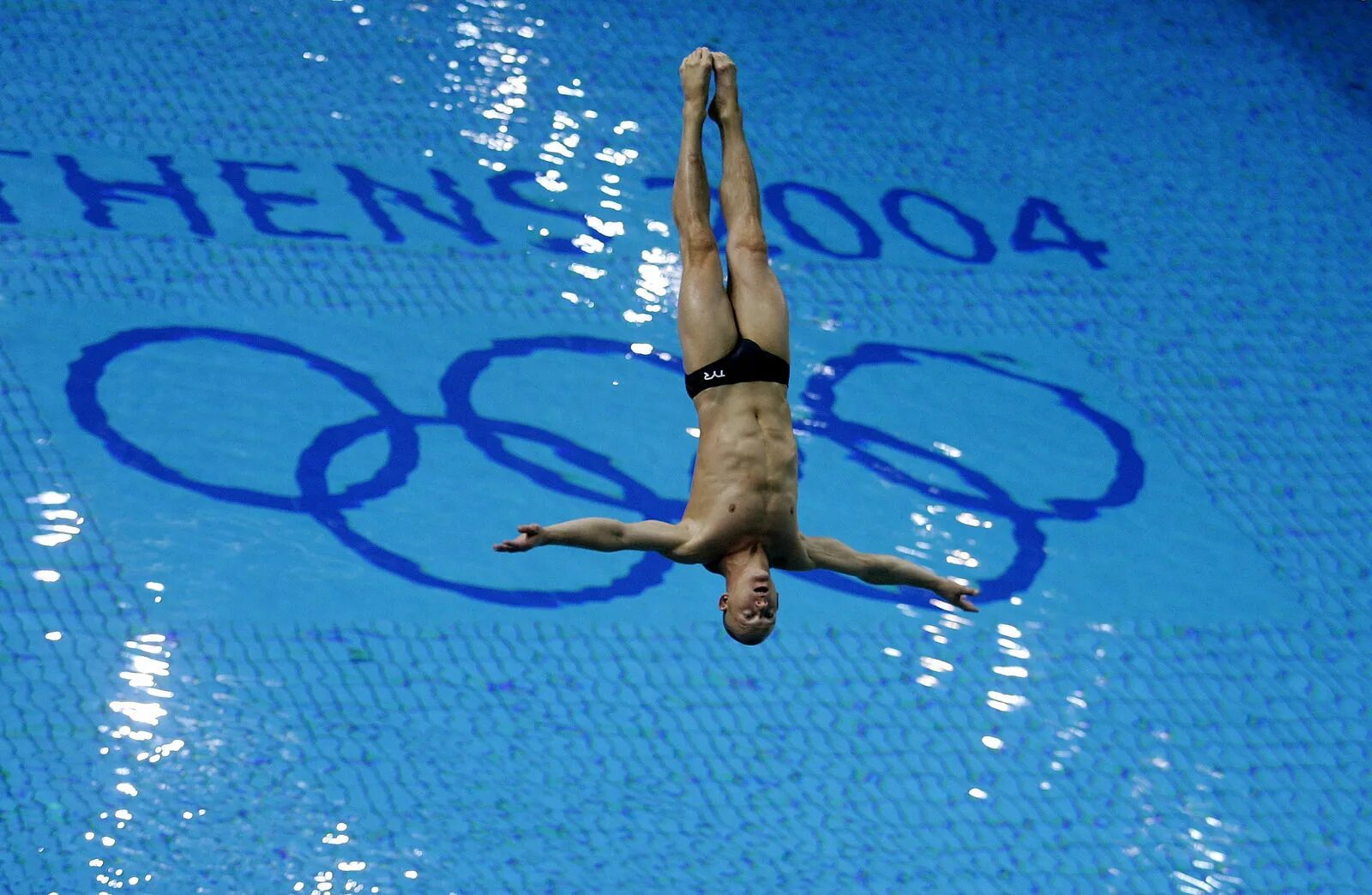 Бондарь минибаев прыжки. Олимпийский бассейн токио. Прыжки в воду на олимпийских играх 2024. Прыжки в воду на олимпийских играх 2024. Прыжки в воду олимпийские игры.
