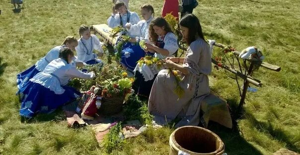 День толмача. Фестиваль калитка толмачи. тверская область толмачи калитка фестиваль. толмачи праздник карельского пирога. калитка фестиваль карельского пирога в толмачах.