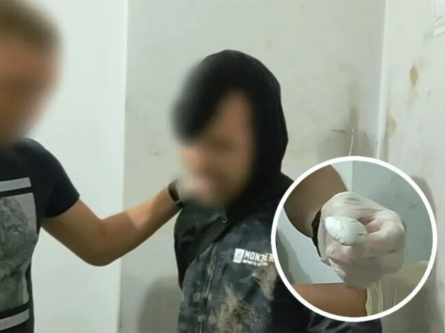 Расправа над закладчицей. Спортики поймали кидалу. Спортики поймали кидалу. Спортики поймали кидалу. Избили девочку закакладчицу.