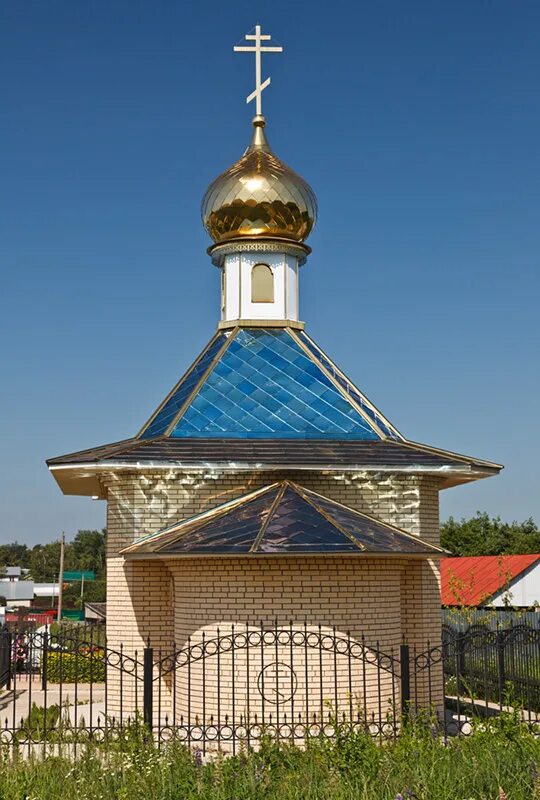 Церковь на поповке поселение первомайское. Маленькие церкви. Тамбов храм купола золотые. Храм птичное. Храм андрея первозванного шаля.