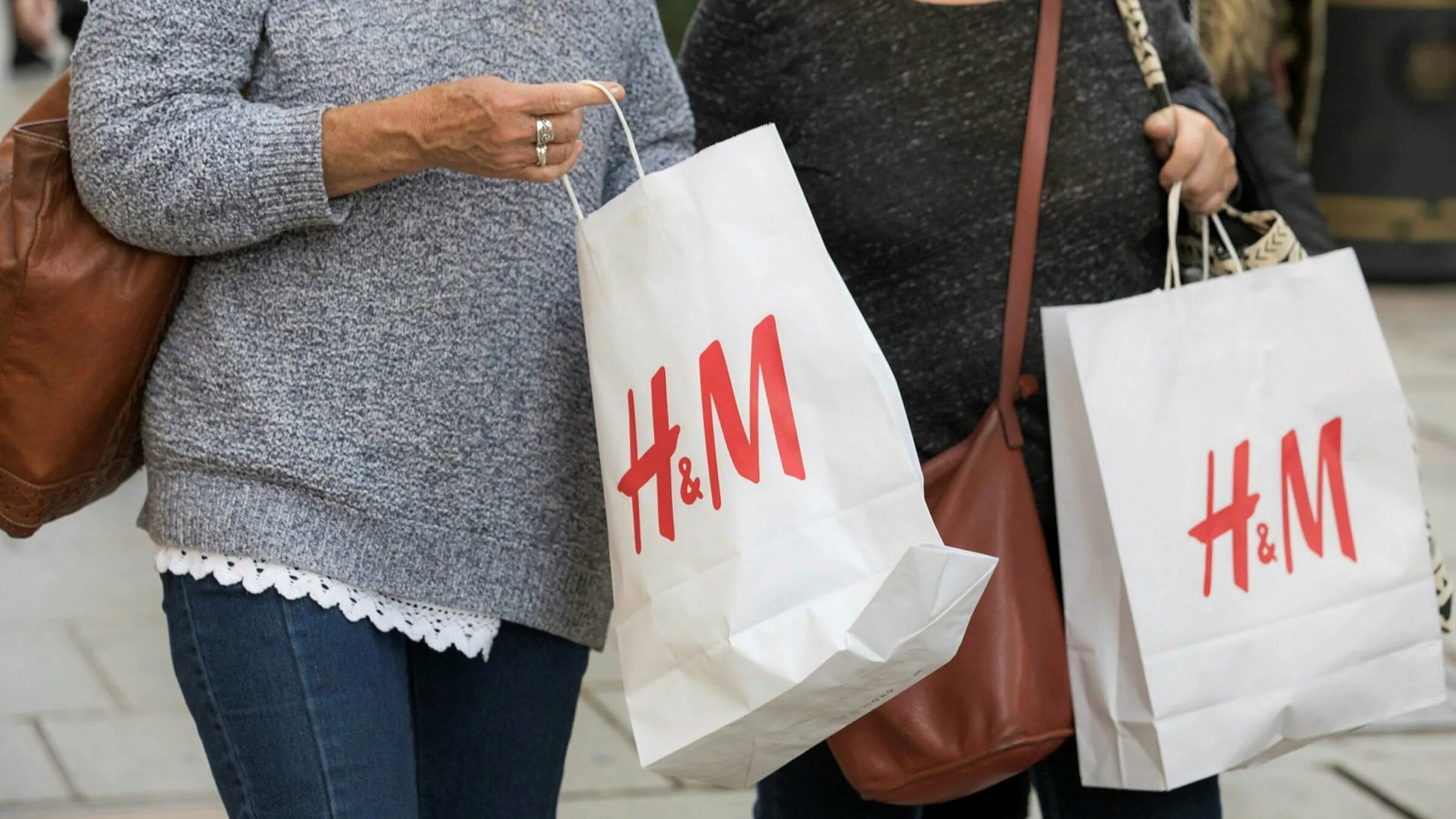 H&M покупатели. HM покупатели. H M одежда. H M интернет магазин одежды.