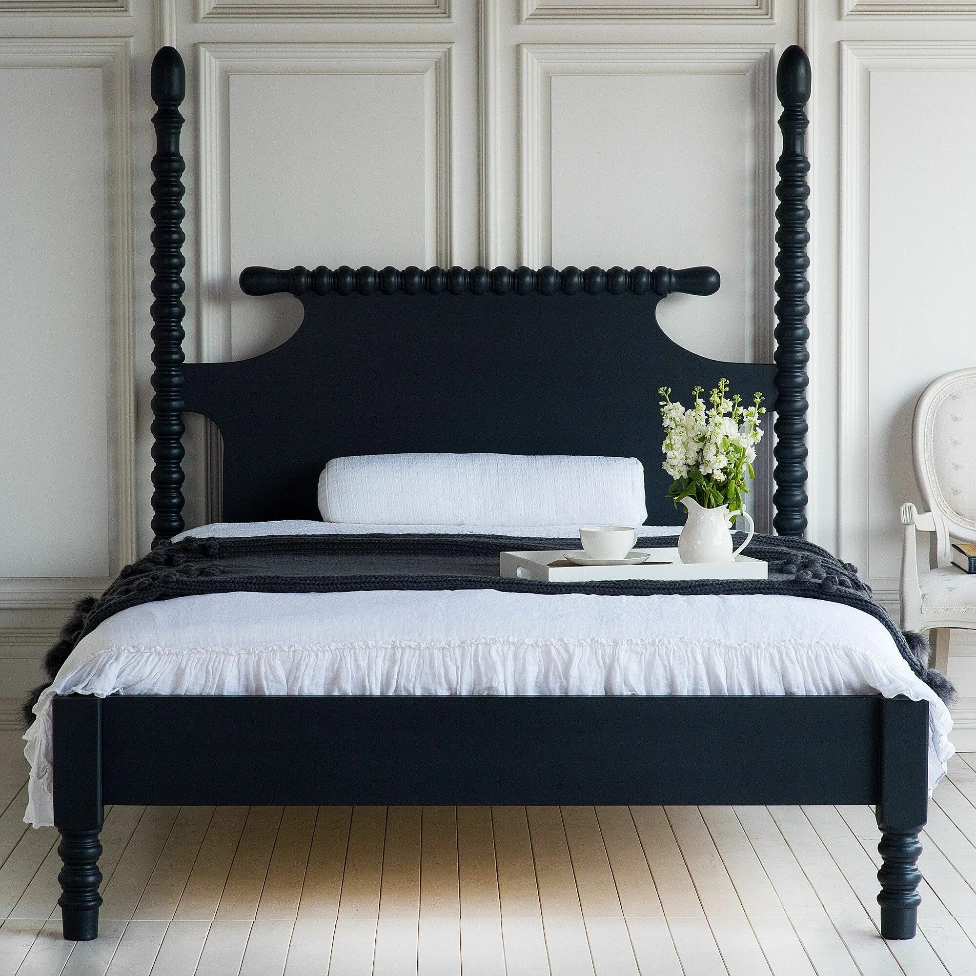 Кровати темного цвета. Черная кровать. Черная деревянная кровать. Кровать черного цвета. Кровать двуспальная черная.
