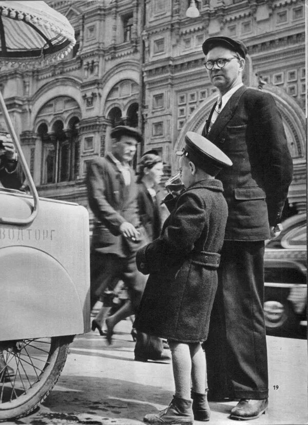 50 е годы мужчины. Ссср мужчина 50-х. мужская мода 1950-х годов в ссср. мужская мода ссср 50-х. советская мода 1950-е мужчины.
