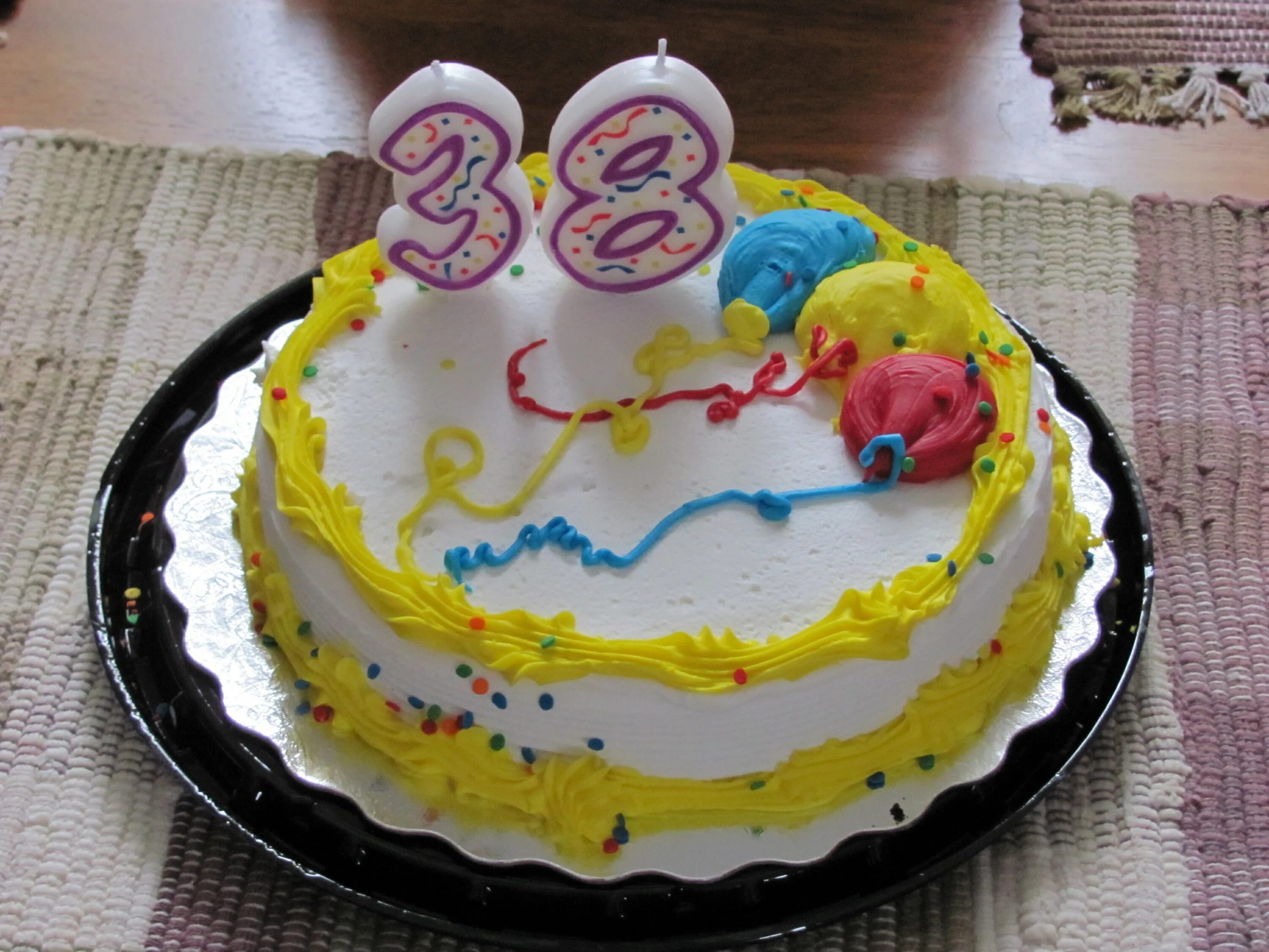 Торт с 38 летием. Тортик 38 лет. С днём рождения тортик 38. 38 Годиков торт.