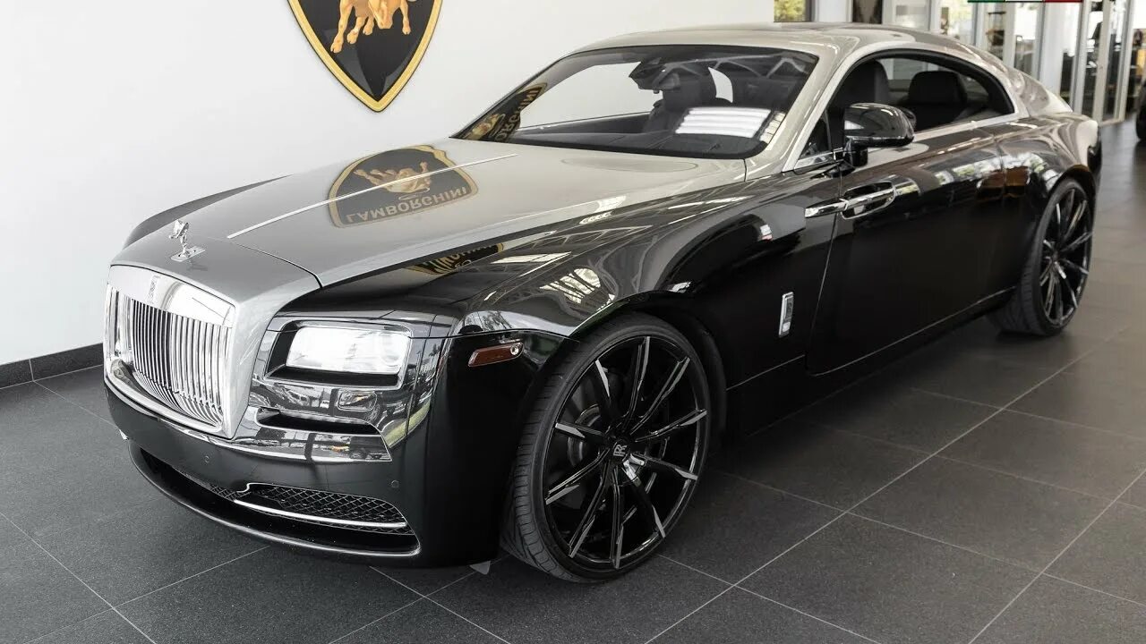 Черный ролс ройс песни. Rolls Royce Wraith 2014. Rolls Royce Wraith 2014 покрас. Капот Rolls Royce Wraith 2014. Wraith Rolls Royce Gray.