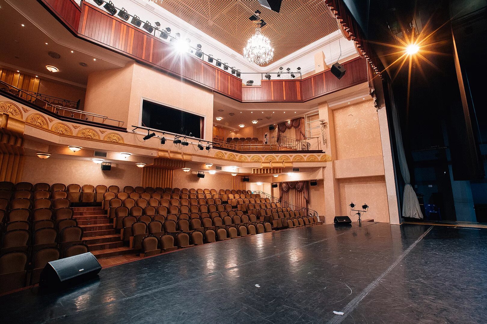 малый театр зал основная сцена. малый театр зал основная сцена. малый театр основная сцена. москва малый театр (сцена на ордынке). малый театр залы.