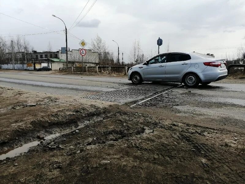 Рыбинск Железнодорожный переезд. ЖД переезд Заречный. ЖД переезд в Рыбинске. Большая Тоговщинская Рыбинск ЖД переезд. Рыбинск переехавшие