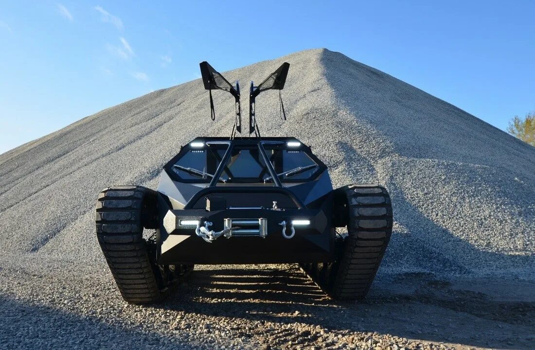 Включи машина танк. Ripsaw ev2. Танк Ripsaw ev2. Гусеничный вездеход Ripsaw ev2. Ripsaw ev2 extreme Luxury super Tank.