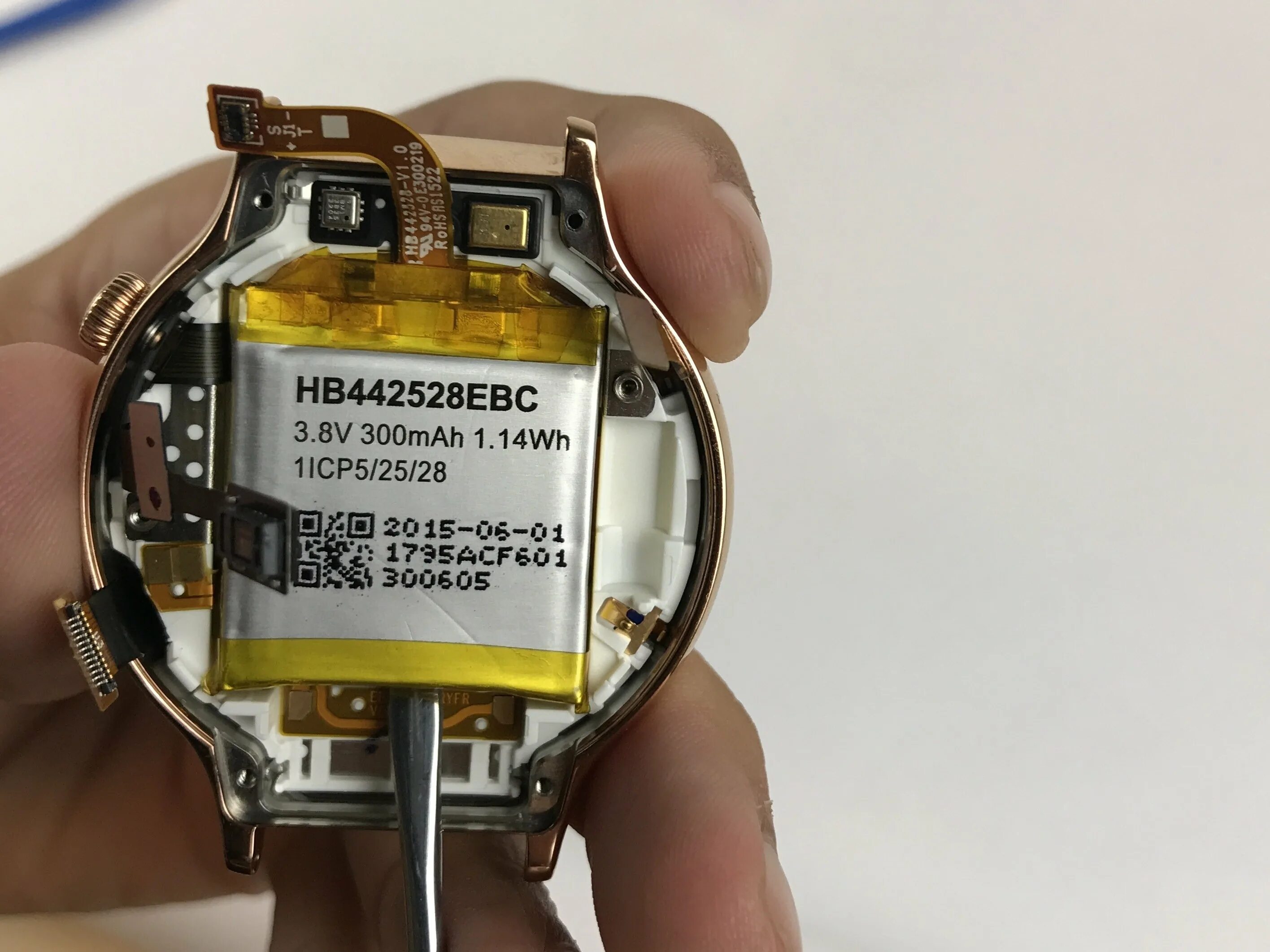 Час battery. Huawei watch gt 2 аккумулятор. Аккумулятор Huawei watch gt. Батарейки для смарт часом h. Батарея Huawei watch 2.