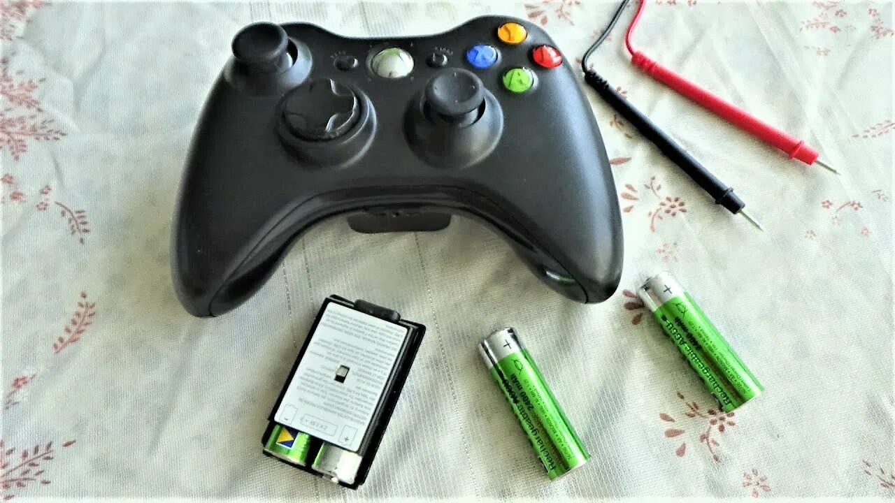 Джойстик Xbox 360. Икс бокс 360 геймпад разобрать. Батарейки для геймпада Xbox Series s. Перестал включаться джойстик Xbox 360. Как зарядить геймпад xbox series