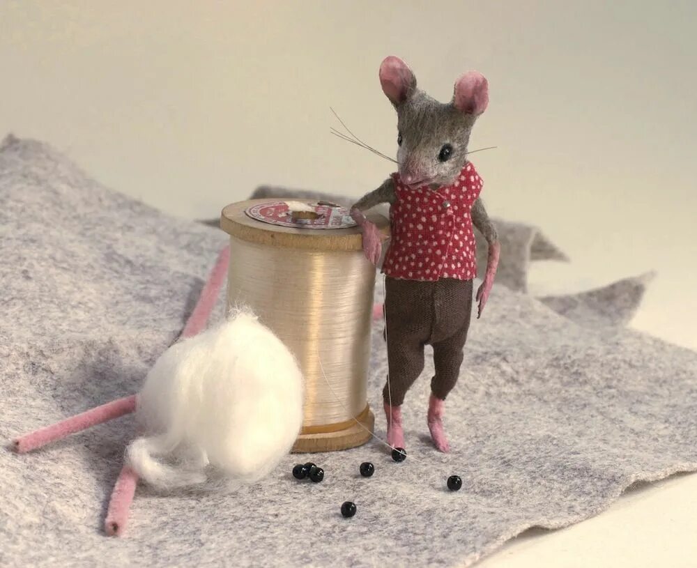 She was a mouse. Мышонок Руди. Мышка Мэгги. Мэгги мышка вязаная. Maggie Rudy мышки.