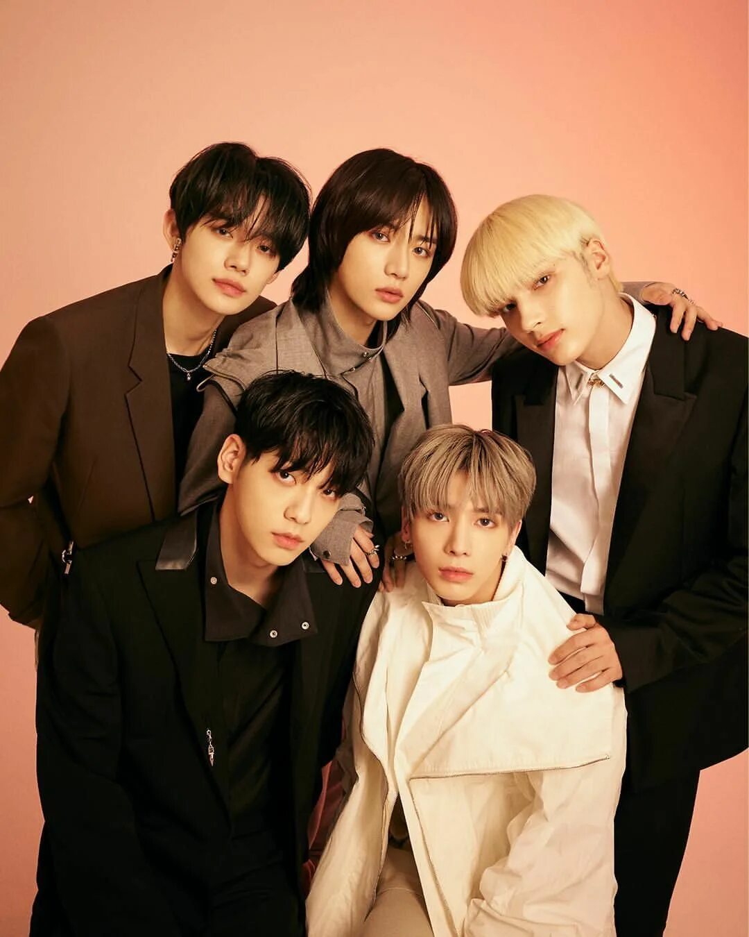 W24 группа. Txt kpop группа. группа tomorrow x together. tomorrow x together енджун. kpop группа tomorrow.